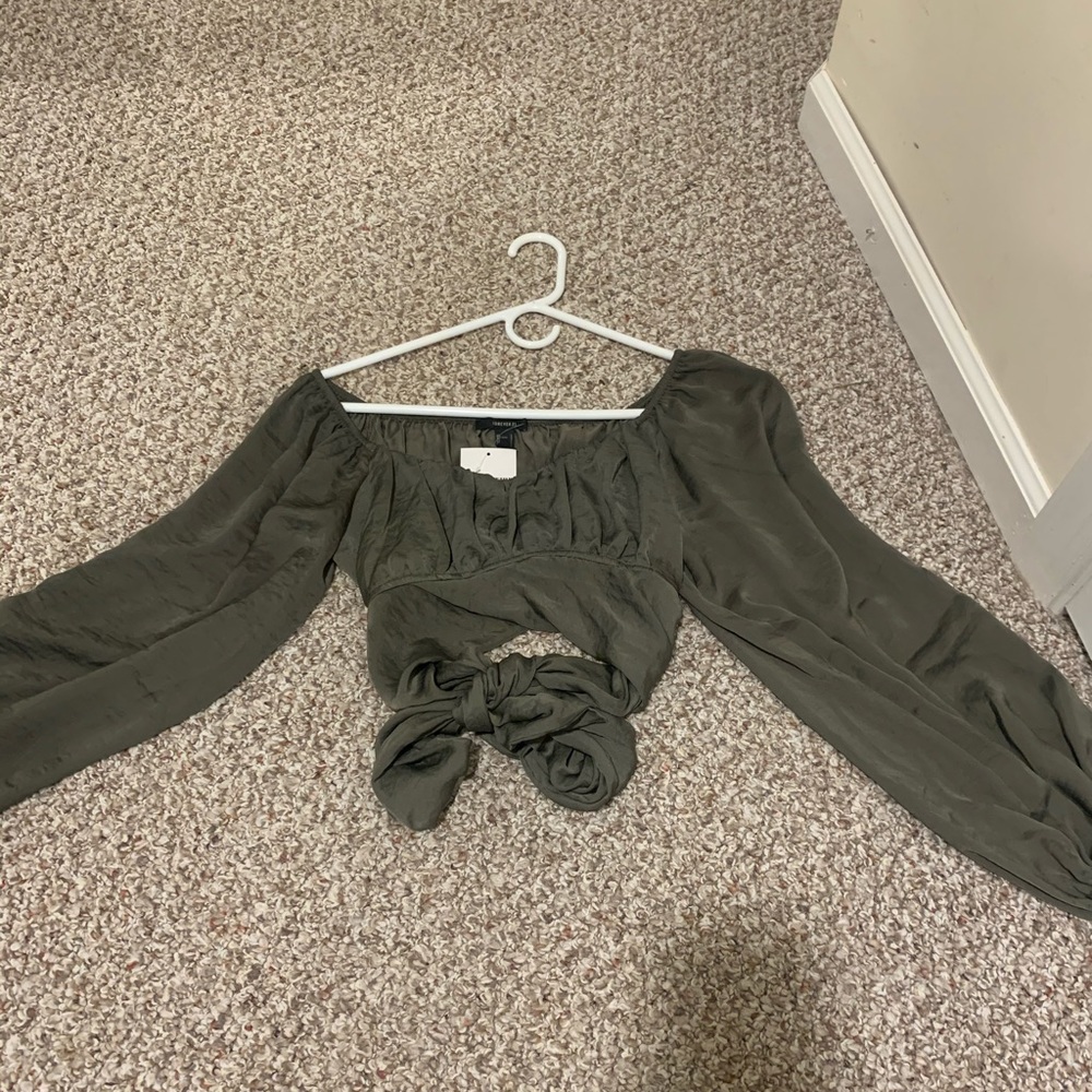 Flowy sleeve crop top